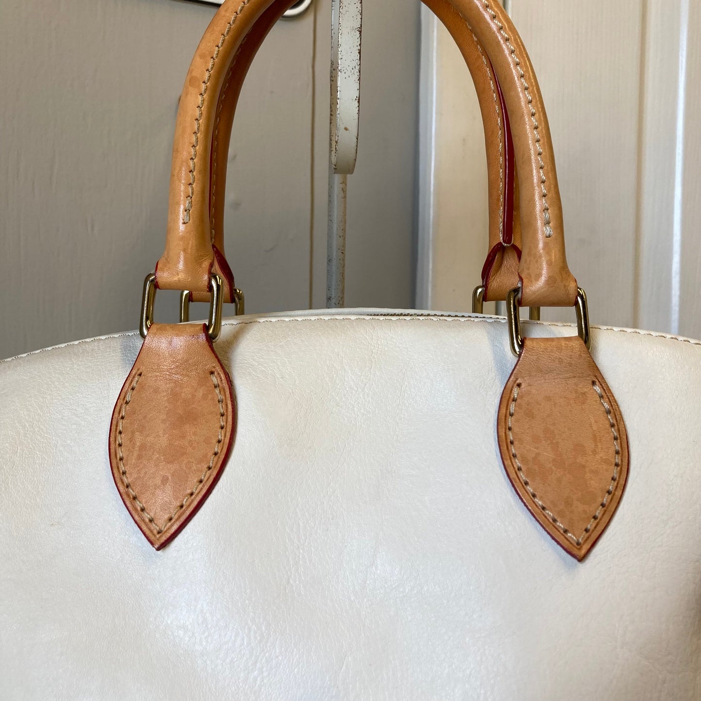 Crossbody Designer By Dooney And Bourke In White, Size:Medium