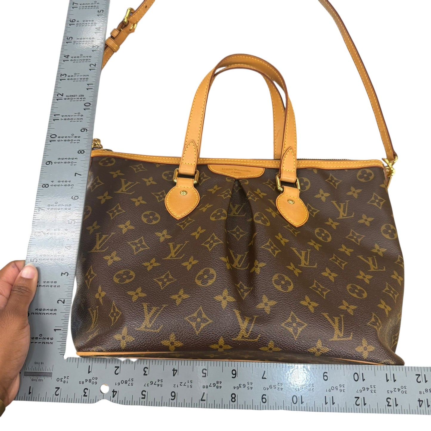 Handbag Luxury Designer By Louis Vuitton, Size: Medium