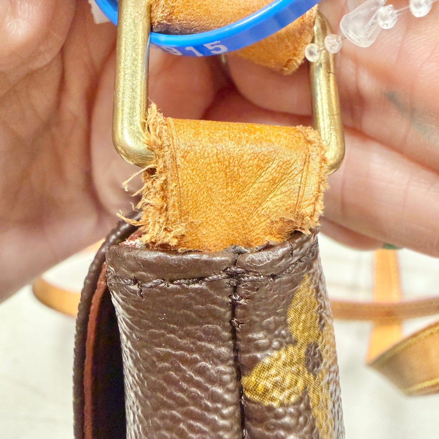 Crossbody Luxury Designer By Louis Vuitton, Size: Medium