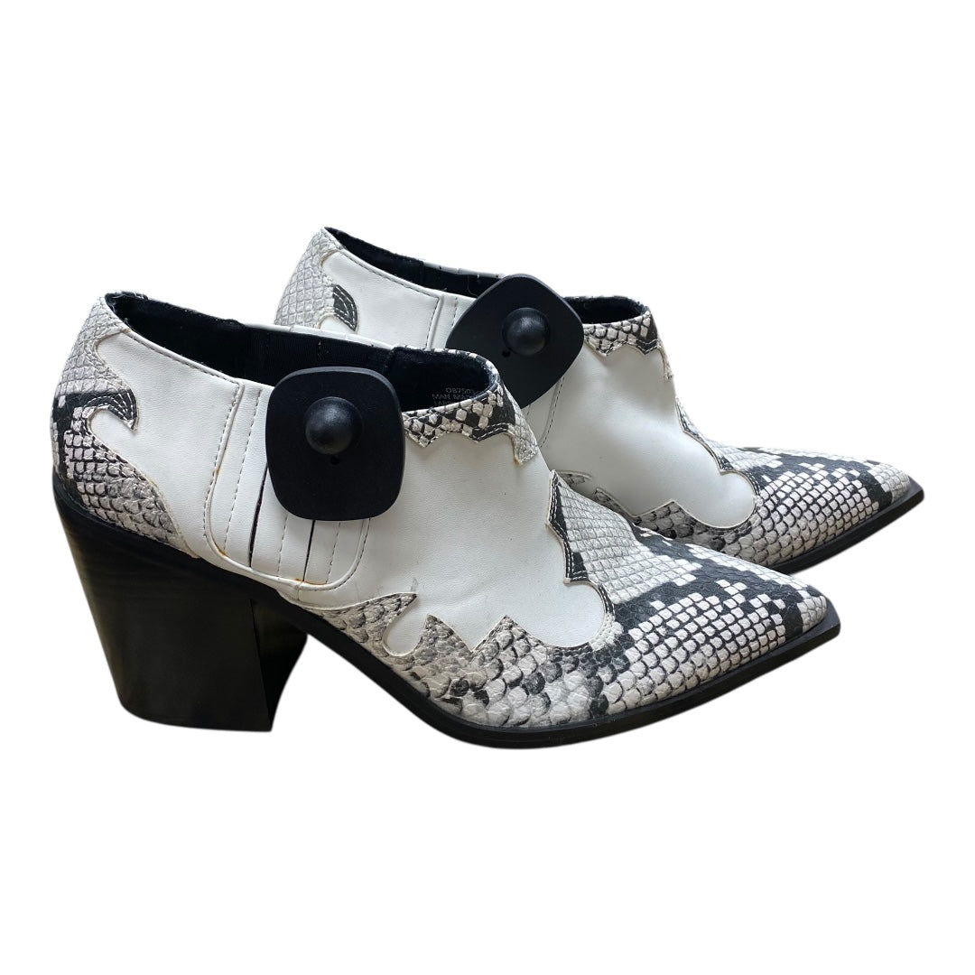 Boots Ankle Heels By Urban Outfitters In Snakeskin Print, Size:9
