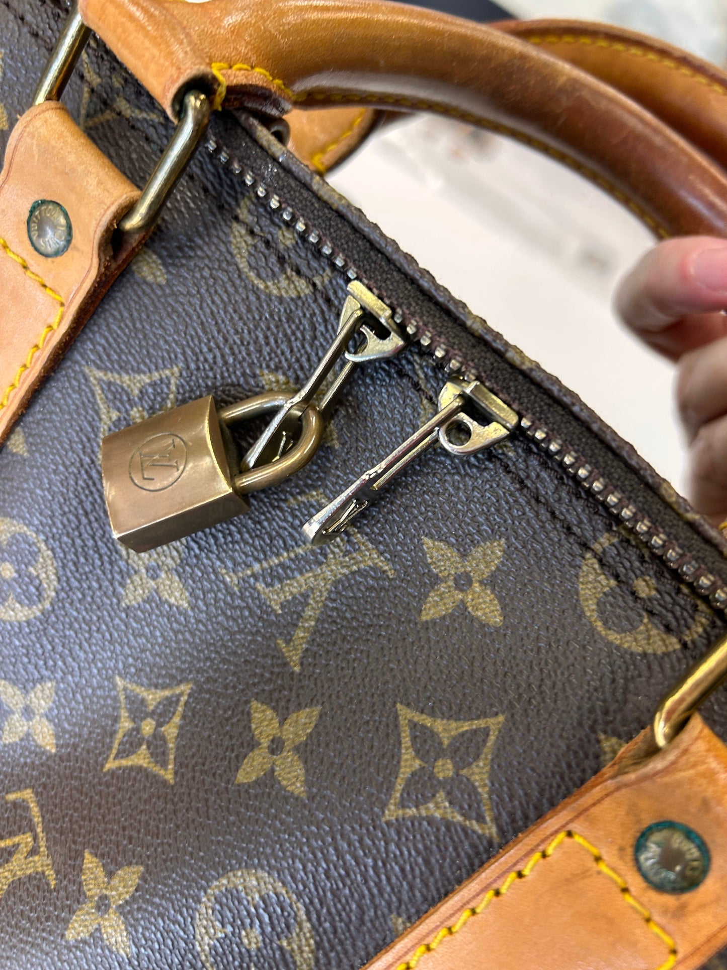 Handbag Luxury Designer By Louis Vuitton, Size: Large