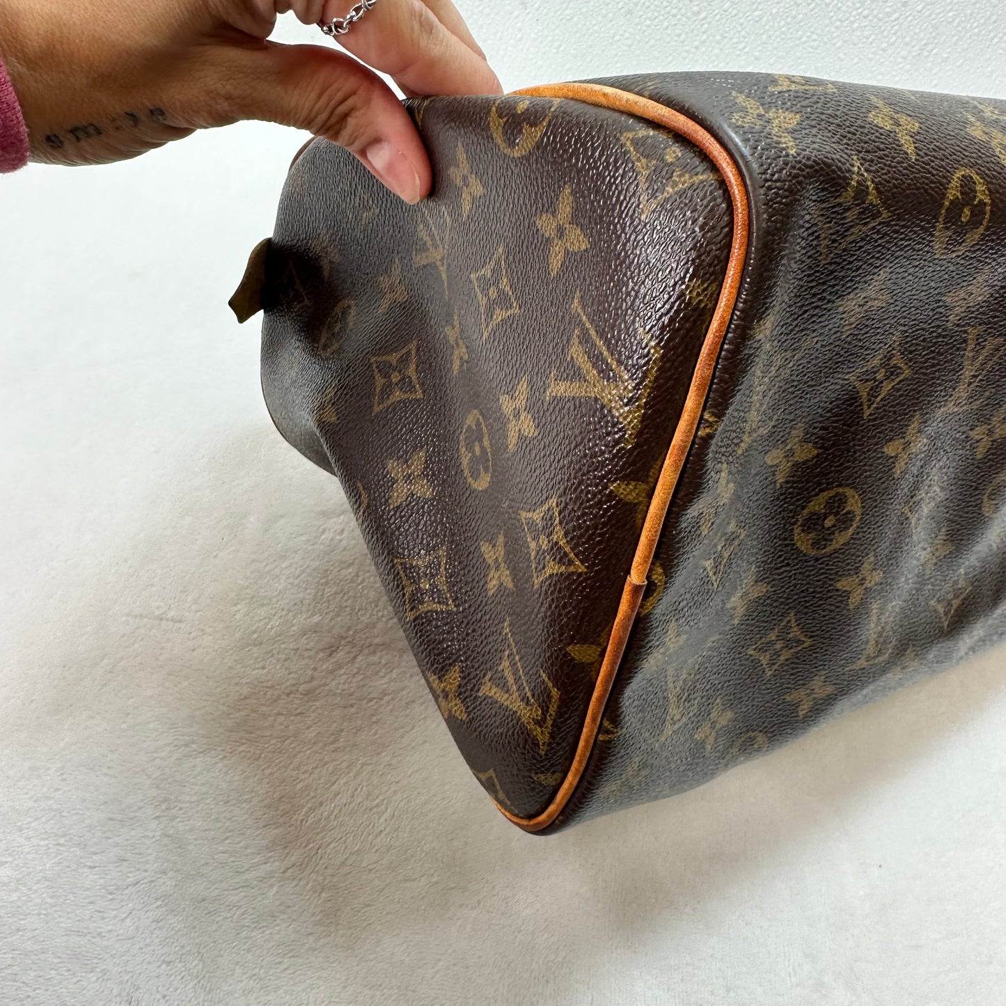 Speedy Handbag Luxury Designer By Louis Vuitton, Size: Medium