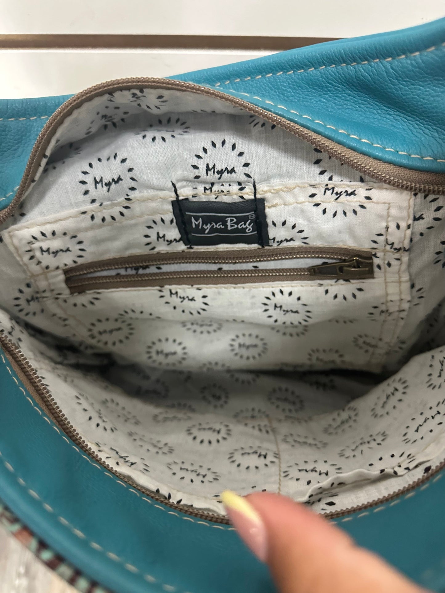 Crossbody By Myra, Size: Medium