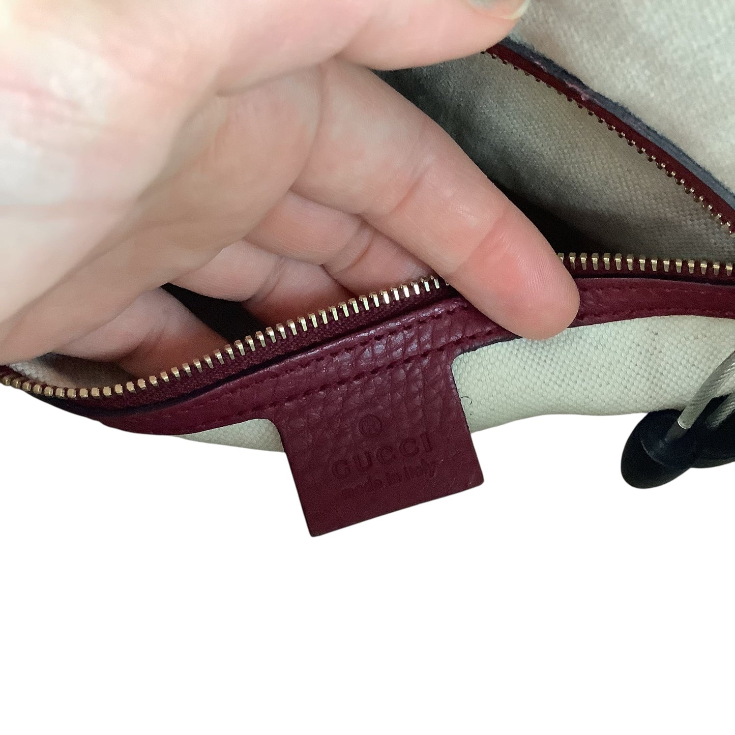 Handbag Luxury Designer By Gucci, Size: Medium