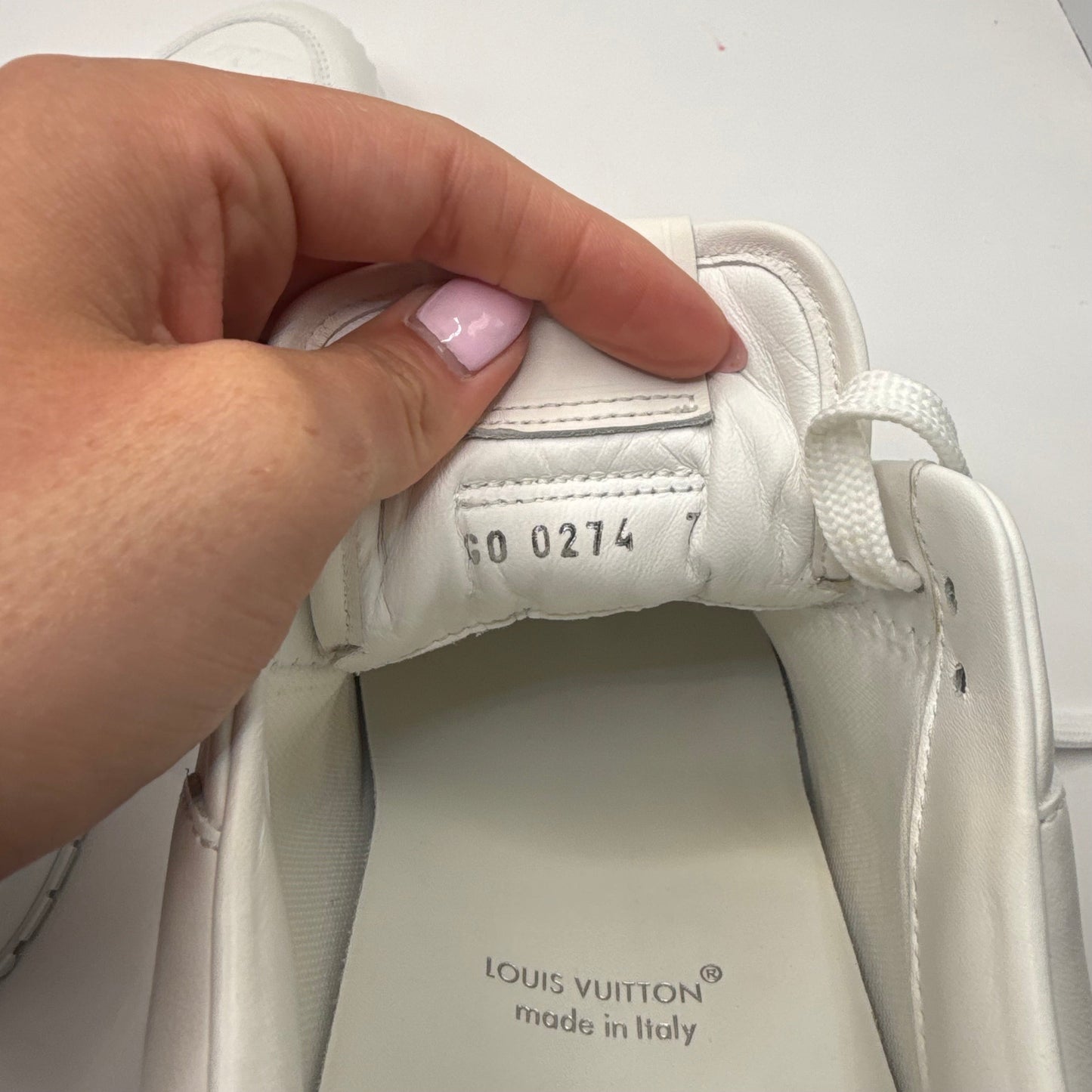 Shoes Luxury Designer By Louis Vuitton In White, Size: 8.5
