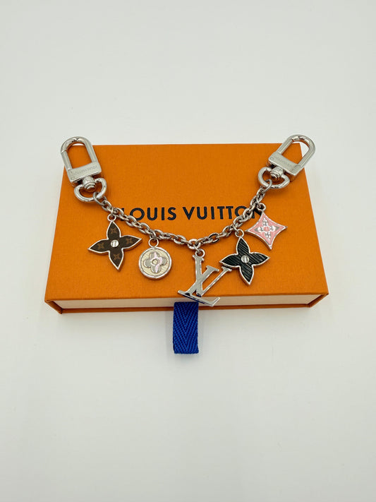 Key Chain Luxury Designer By Louis Vuitton In Silver, Size: