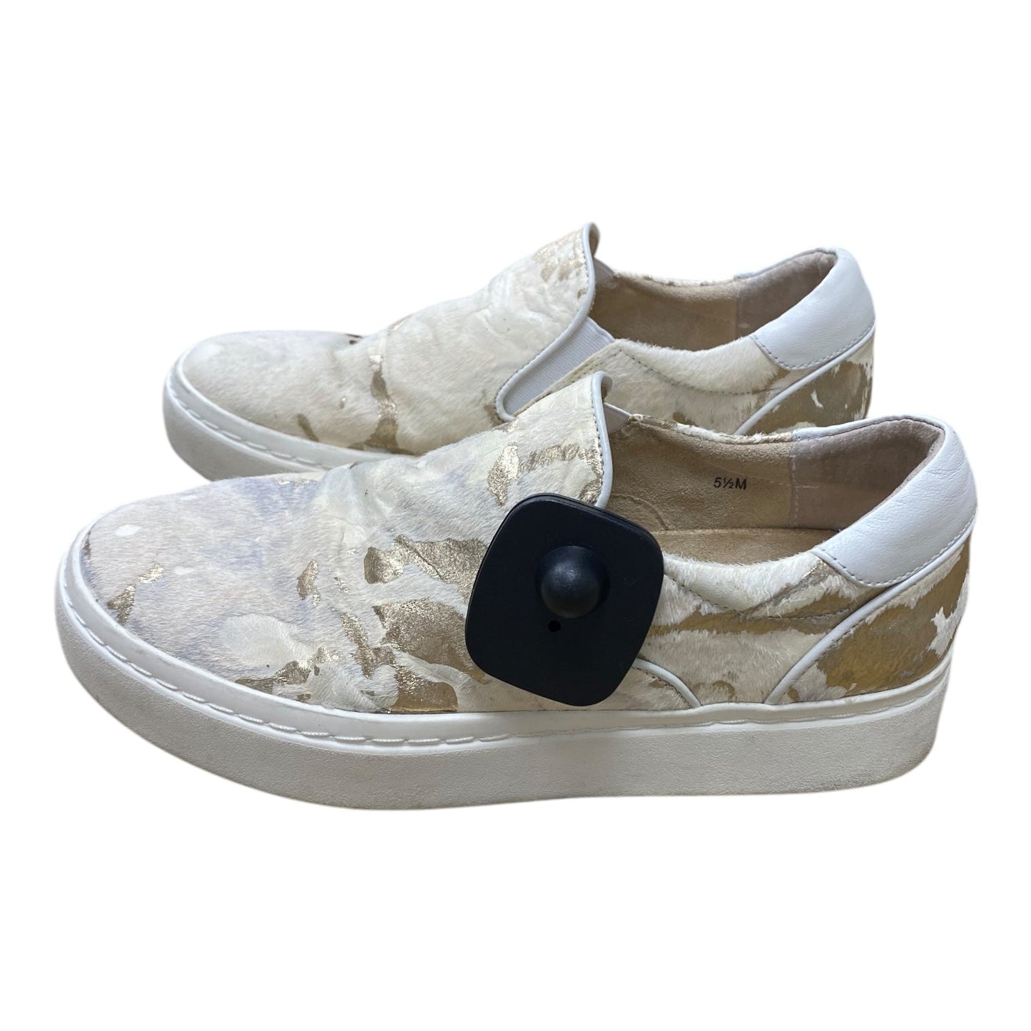 Shoes Sneakers By Vaneli In Cream, Size:5.5
