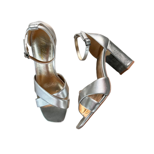 Shoes Designer By Lilly Pulitzer In Silver, Size: 6