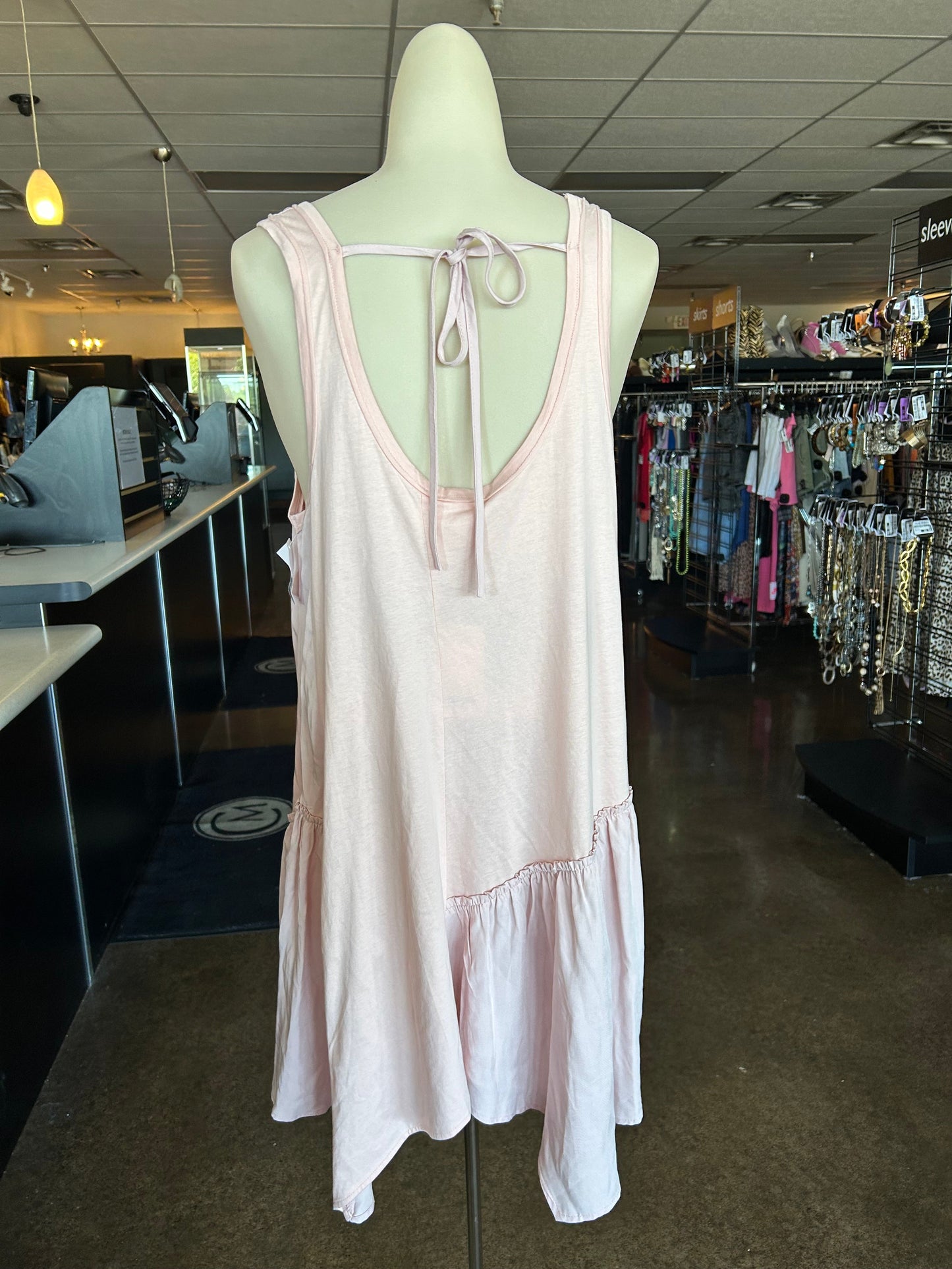 DRESS CASUAL SHORT by    CLOTHES MENTOR In PINK, Size: M