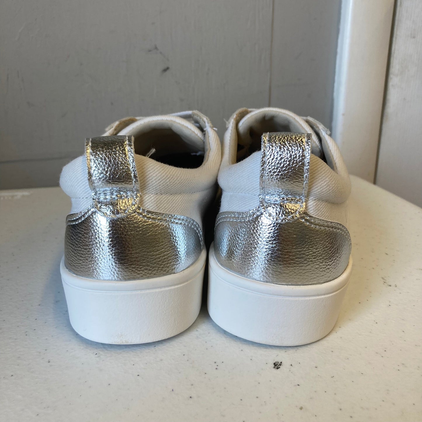 Shoes Sneakers By Revitalign In White, Size:8