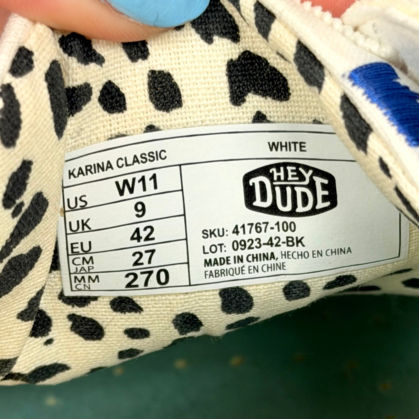 Shoes Sneakers By Hey Dude In Cream, Size: 11