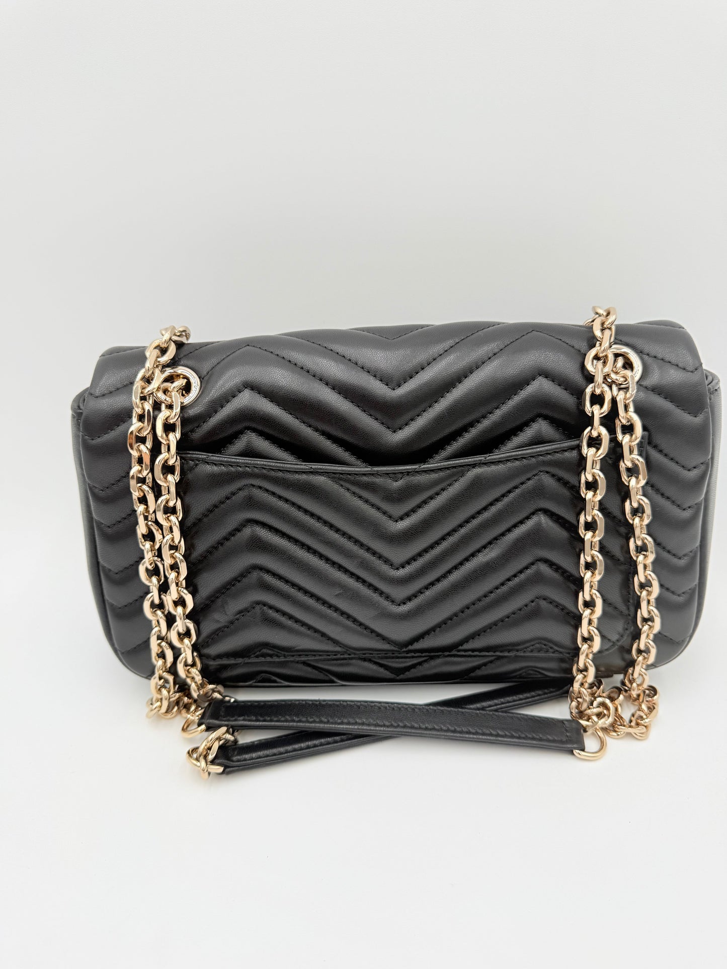 Handbag Luxury Designer By Gucci In Black & Gold, Size:Medium