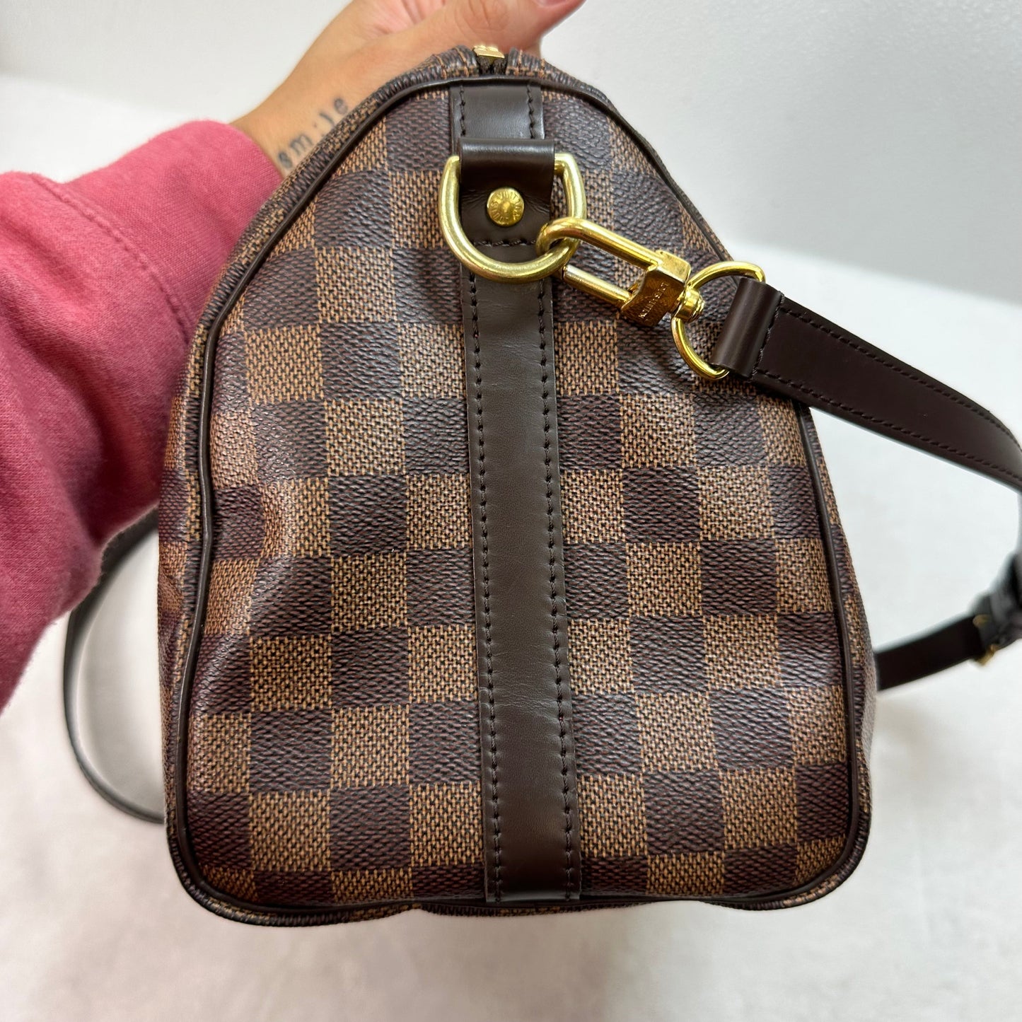 Speedy Bandoulière 25 in Damier Ebene canvas Crossbody Luxury Designer By Louis Vuitton, Size: Small