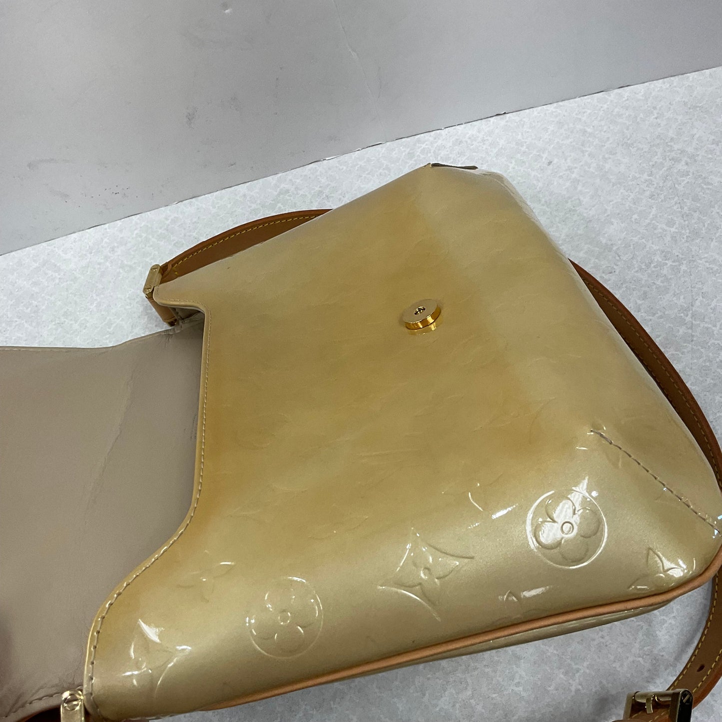 Crossbody Luxury Designer By Louis Vuitton, Size: Small