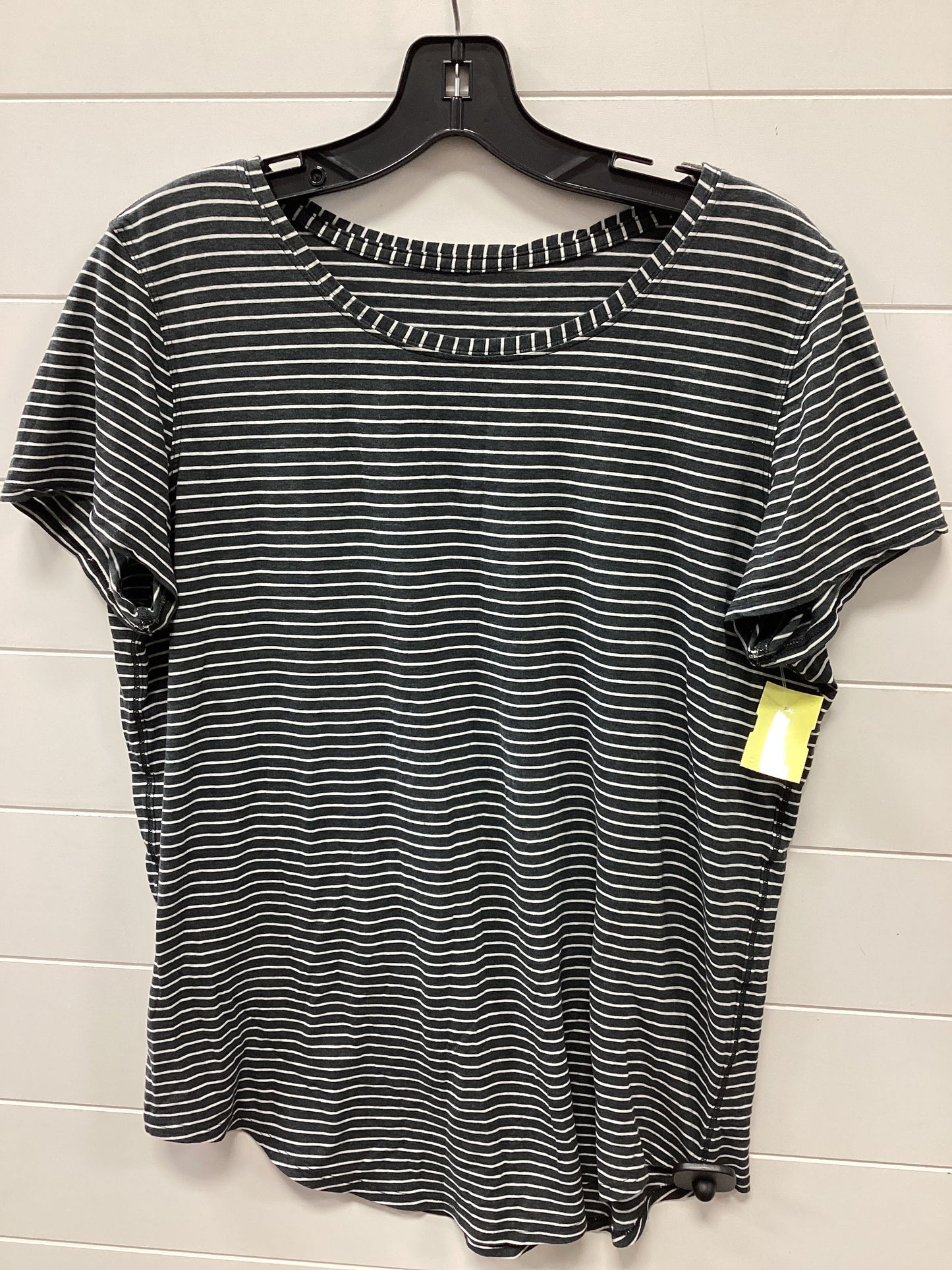 Athletic Top Ss By Lululemon In Grey, Size:M