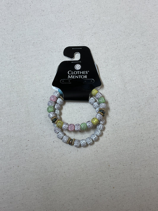Bracelet Beaded By Clothes Mentor In Multi, Size:02 Piece Set