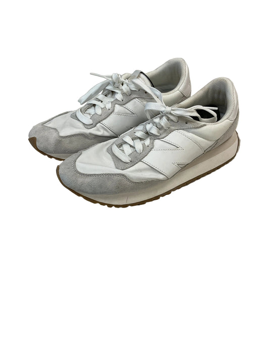 Shoes Athletic By New Balance In Grey & White, Size:10