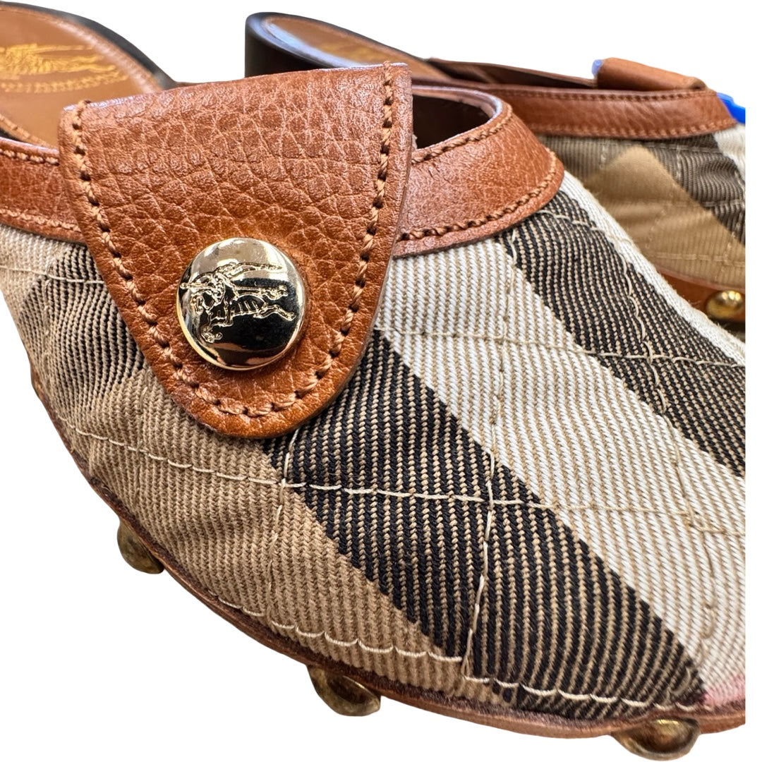Shoes Luxury Designer By Burberry In Multi, Size:5.5