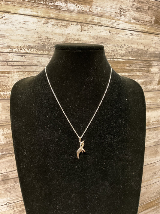 Necklace Pendant By Clothes Mentor In Silver