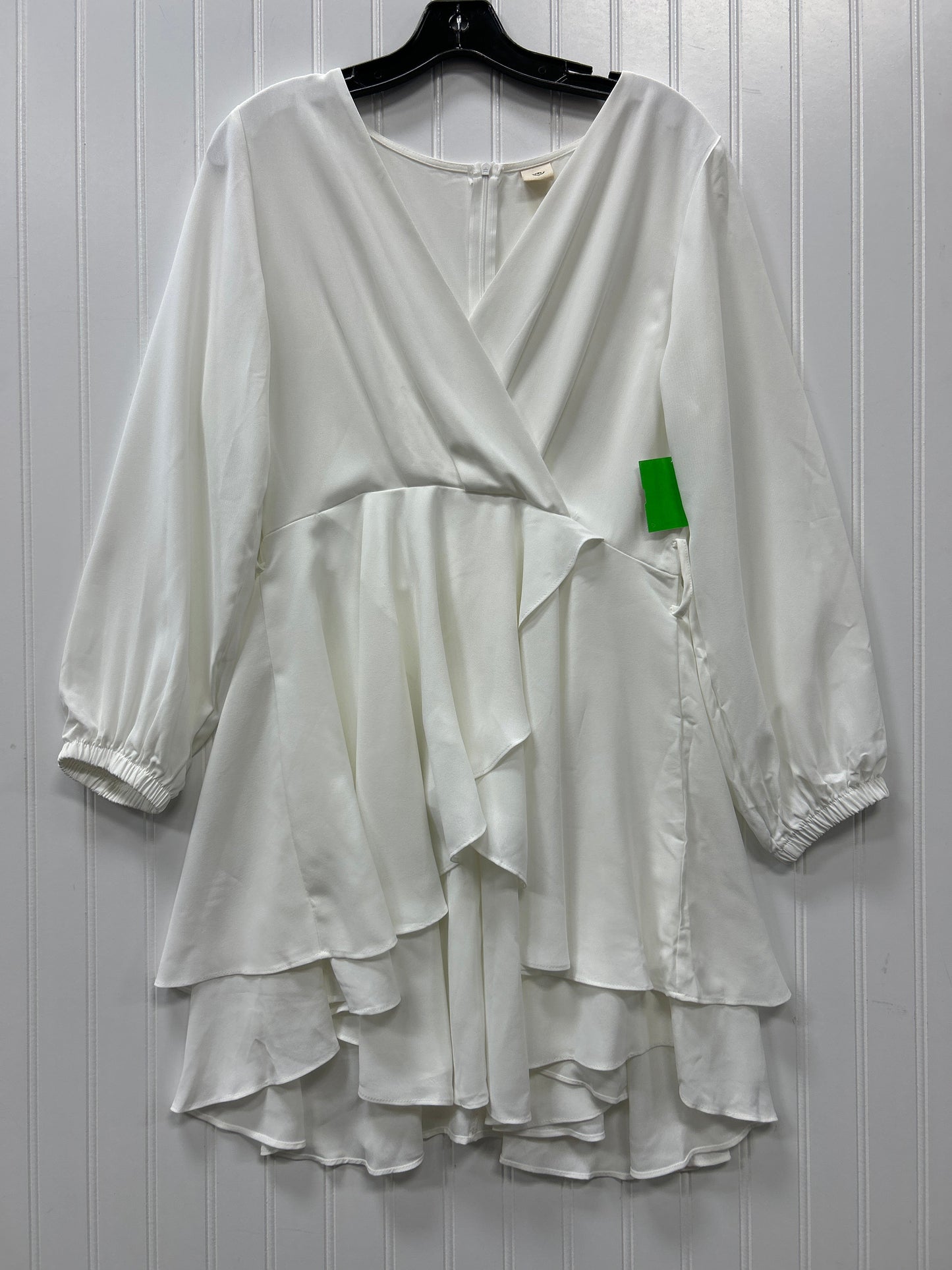 Dress Casual Short By Cmc In White, Size:M