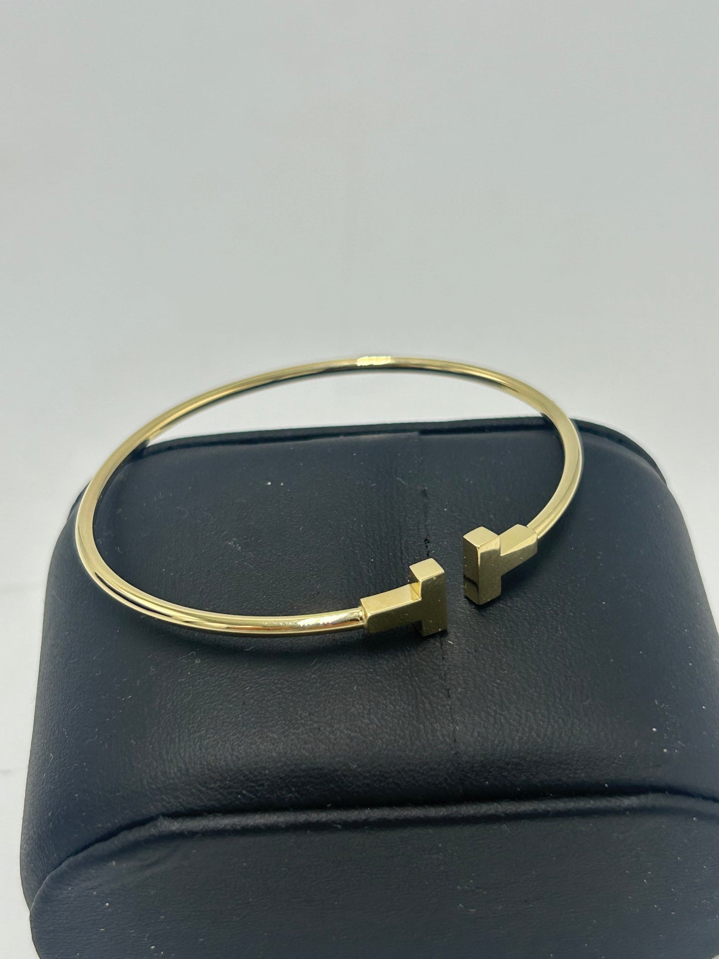 Tiffany & Company 18K T Wire Designer Luxury Bracelet