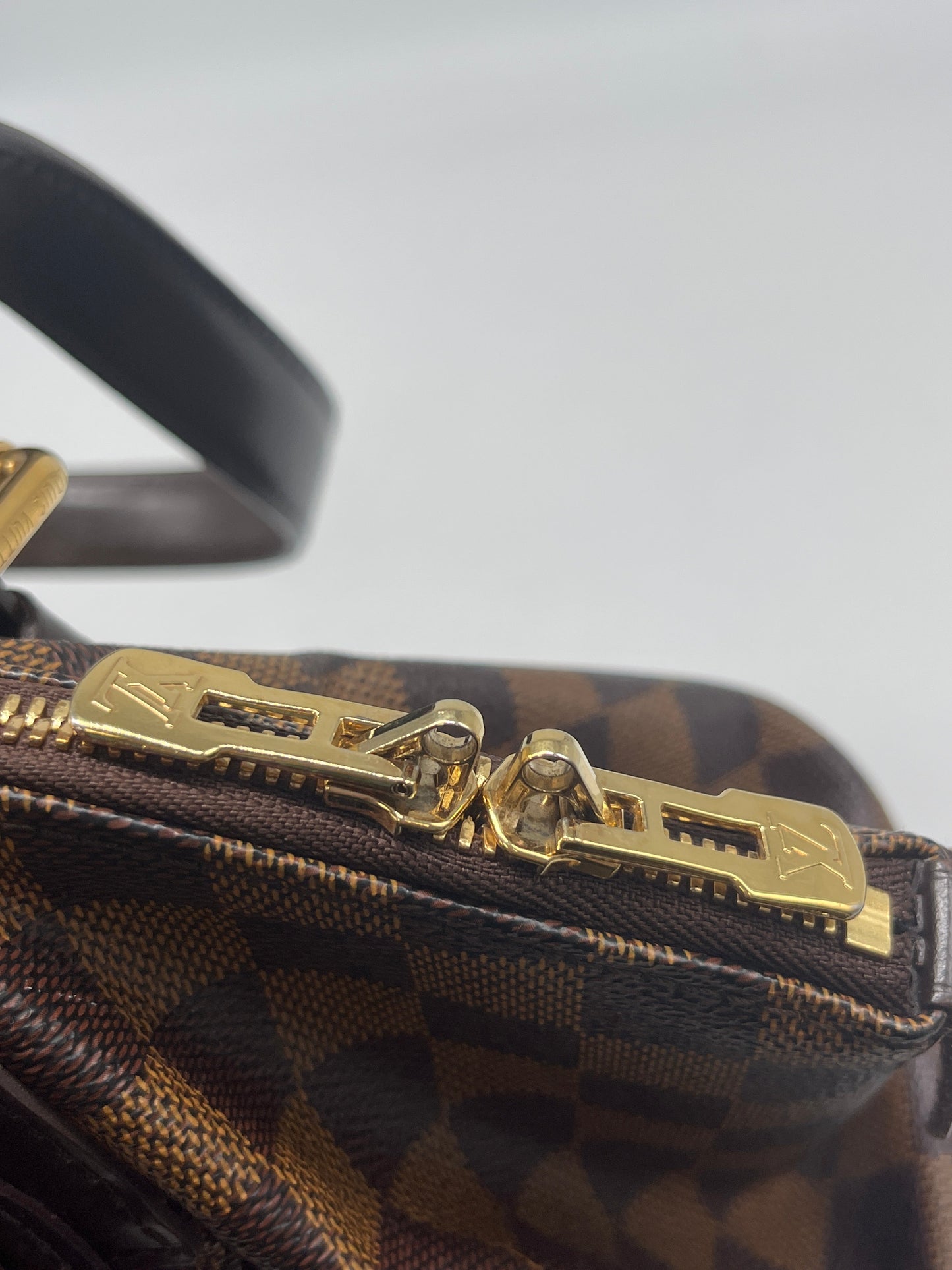 Handbag Luxury Designer By Louis Vuitton, Size: Large