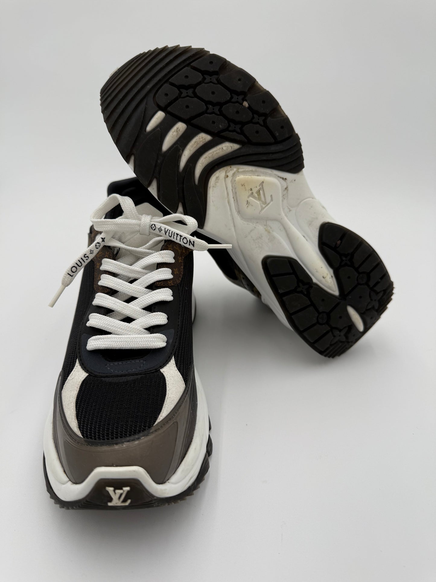 Shoes Luxury Designer By Louis Vuitton In Black & White, Size:8.5