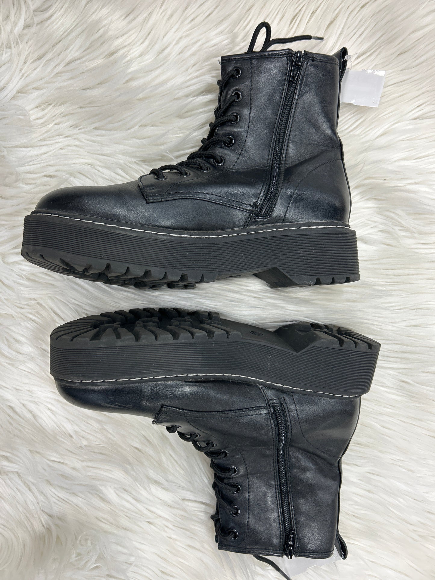 Boots Combat By Universal Thread In Black, Size:10