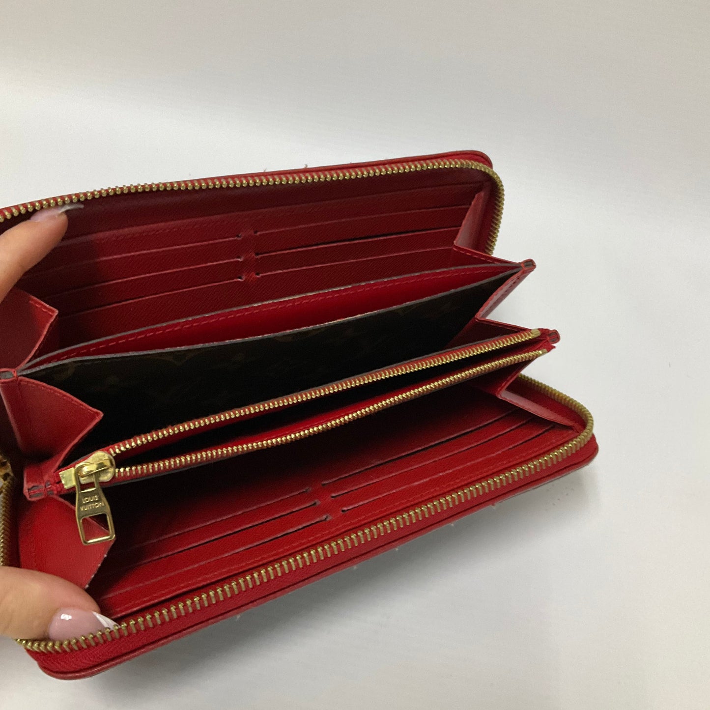 Wallet Luxury Designer By Louis Vuitton, Size: Medium