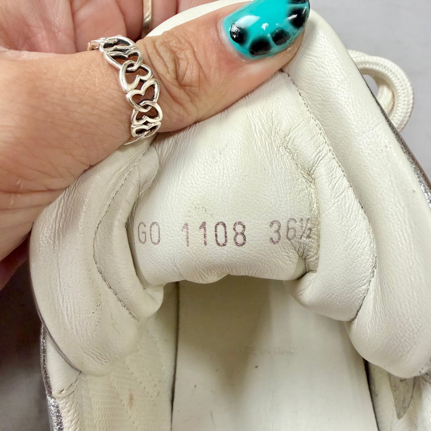 Shoes Luxury Designer By Louis Vuitton In Silver & White, Size: 6