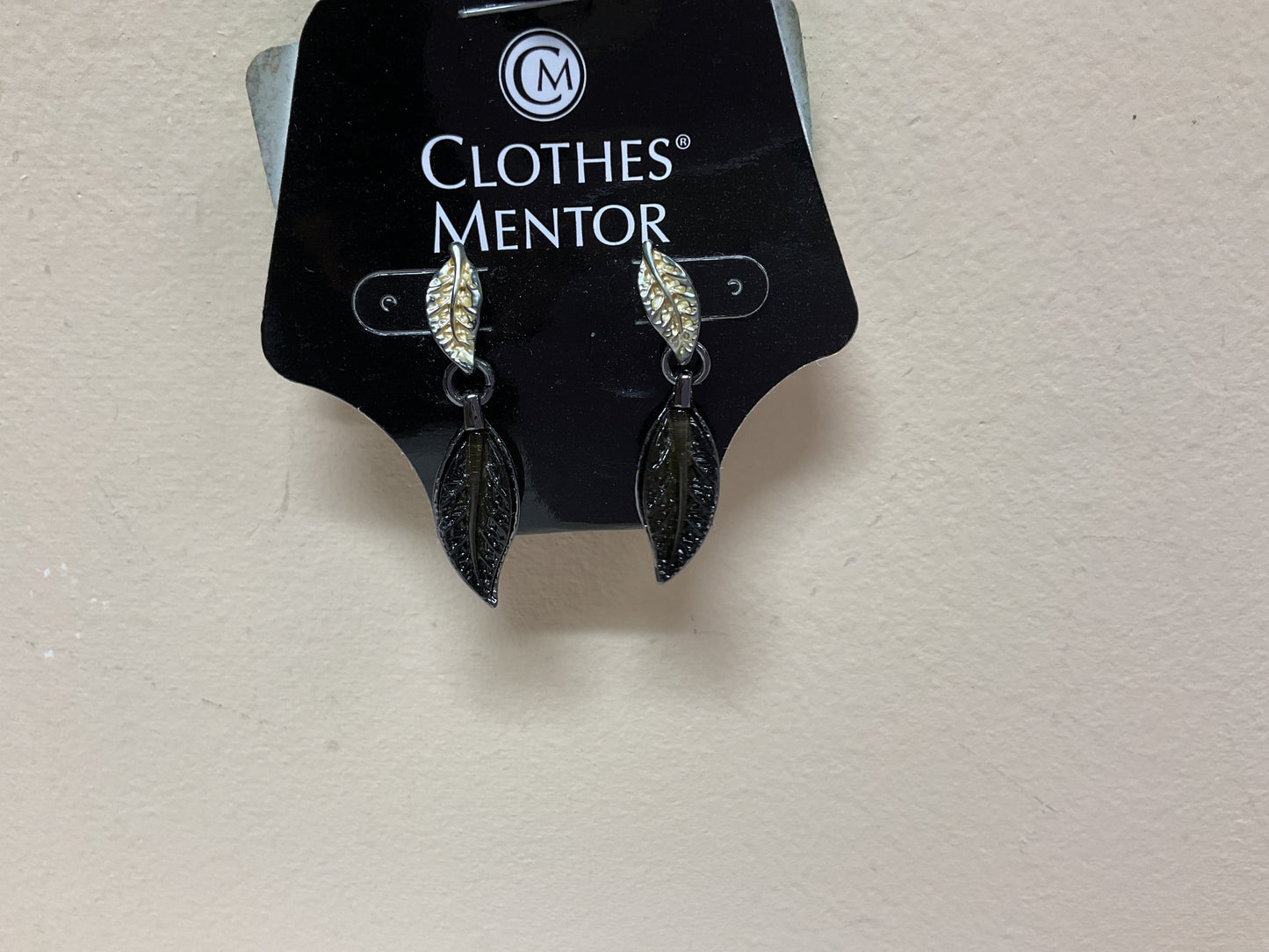 Earrings Dangle/Drop By Clothes Mentor In Black & White