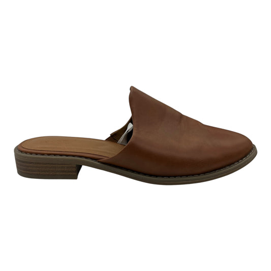 Shoes Flats By Universal Thread In Brown, Size:8
