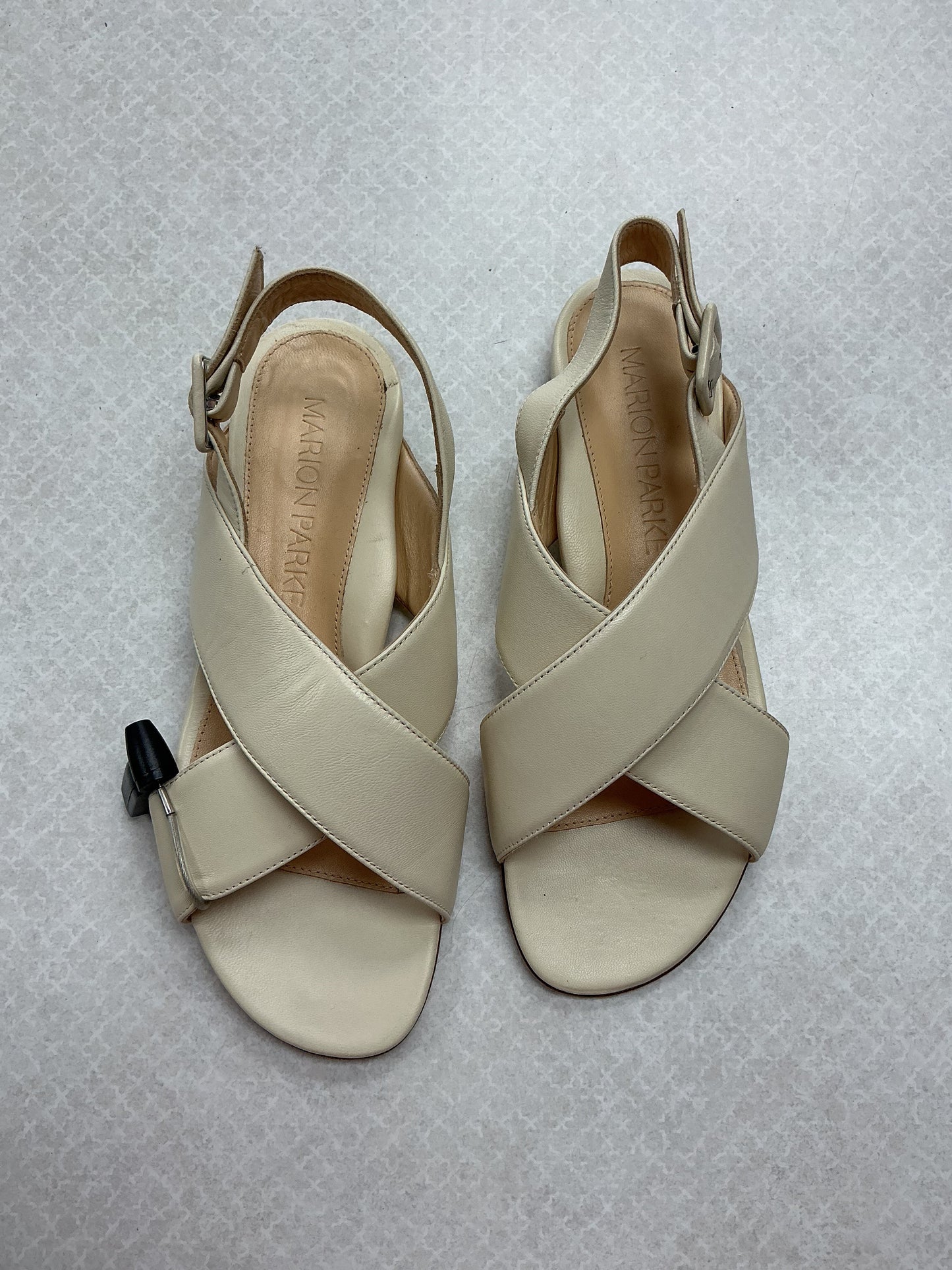 Sandals Flats By Clothes Mentor In Cream, Size:8