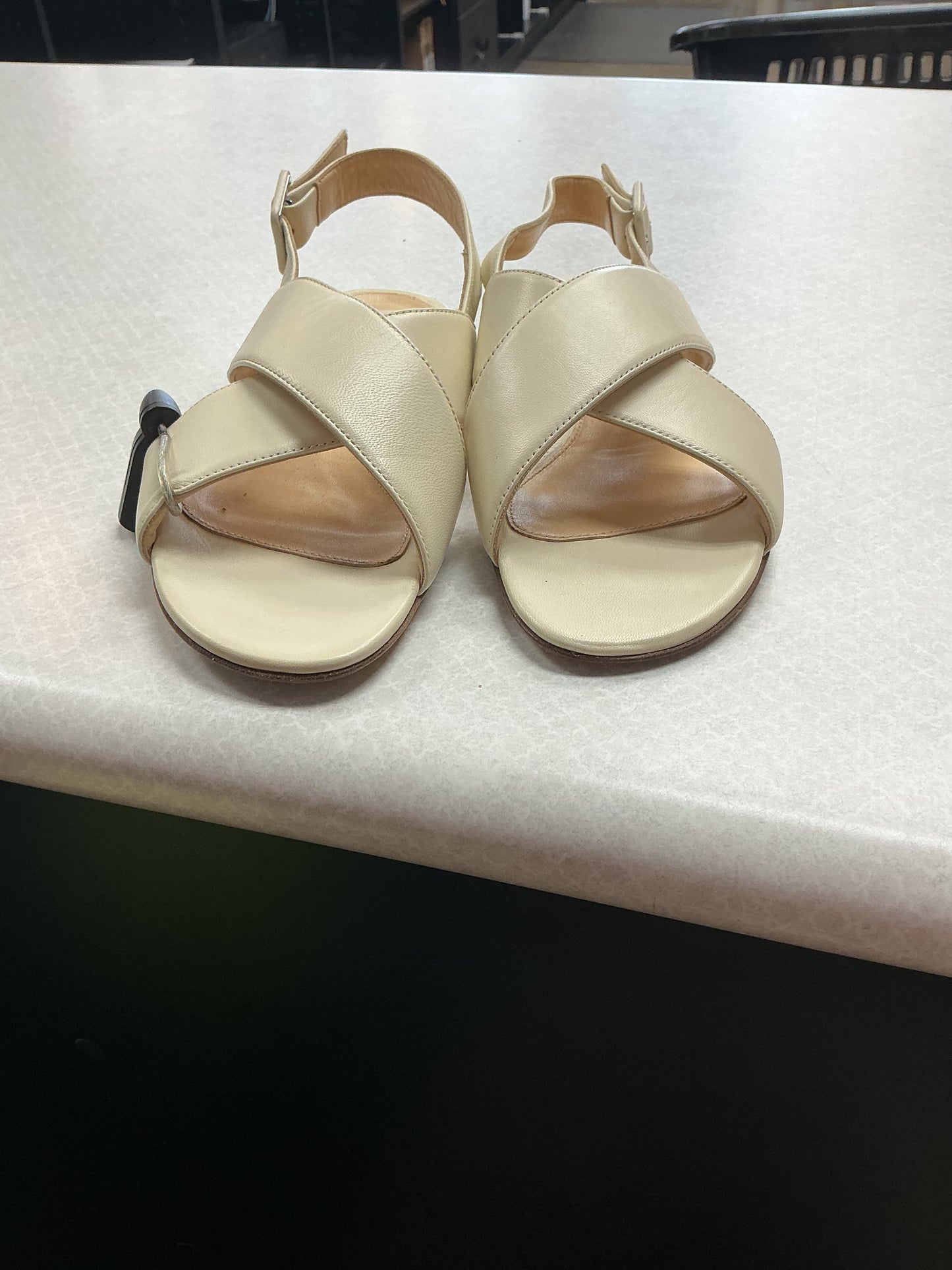 Sandals Flats By Clothes Mentor In Cream, Size:8