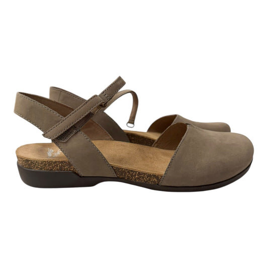 Shoes Flats By Dansko In Beige, Size:11.5
