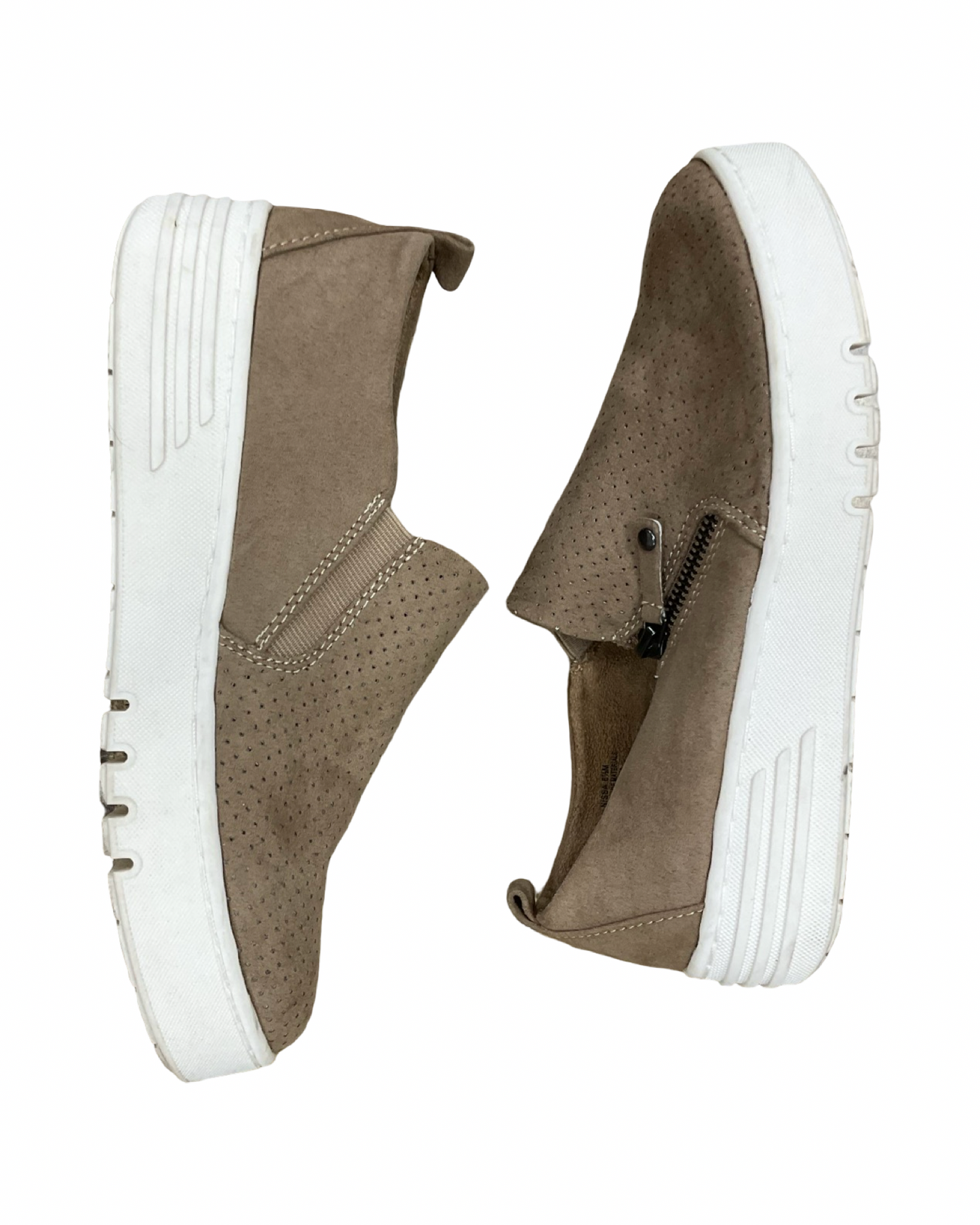 Shoes Sneakers By Cushionaire In Beige, Size:6.5