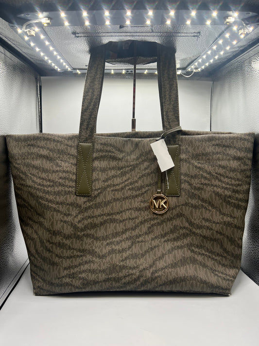 HANDBAG DESIGNER by MICHAEL KORS In GREEN, Size: LARGE