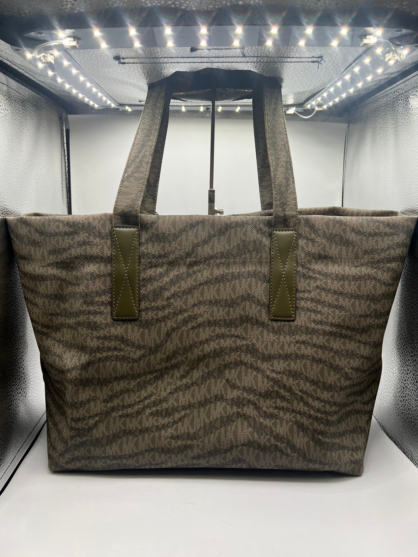 HANDBAG DESIGNER by MICHAEL KORS In GREEN, Size: LARGE