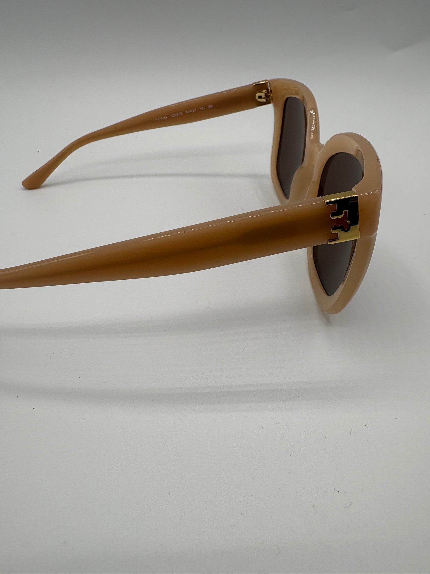 Sunglasses Designer By Tory Burch In Cream