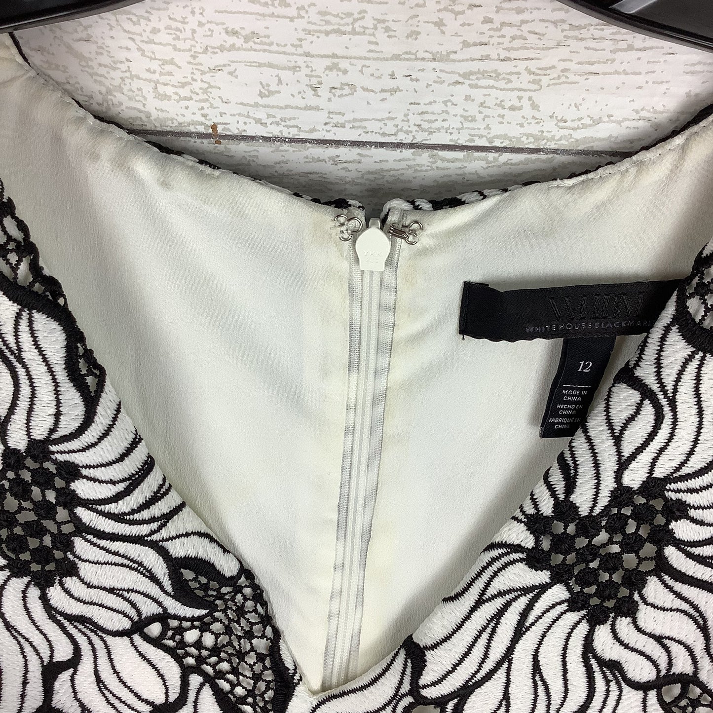 Top Sleeveless By White House Black Market In Black & White, Size: L (12)