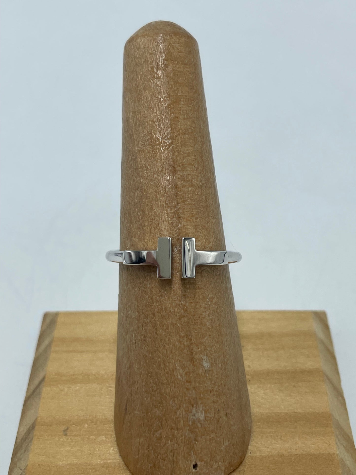 Tiffany & Company 18K White Gold T Wire Luxury Ring, Size: 7