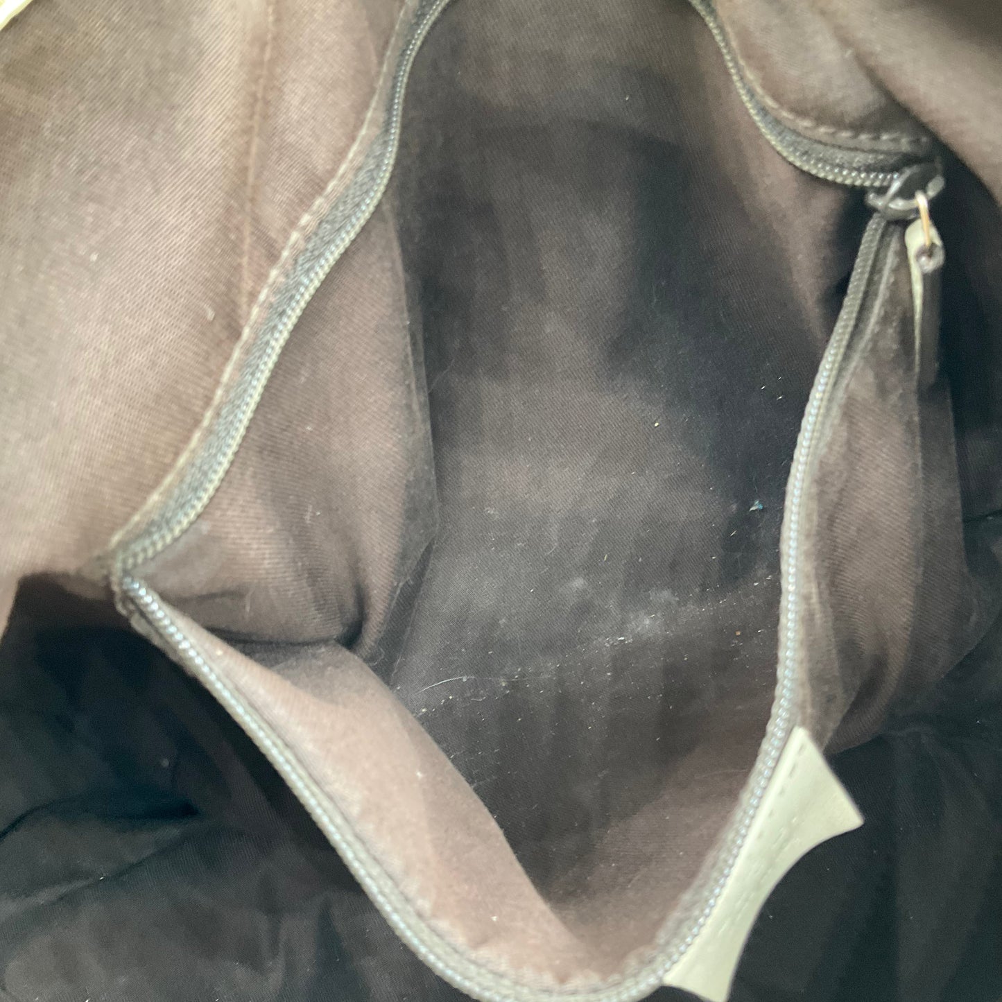 Handbag Luxury Designer By Gucci, Size: Medium