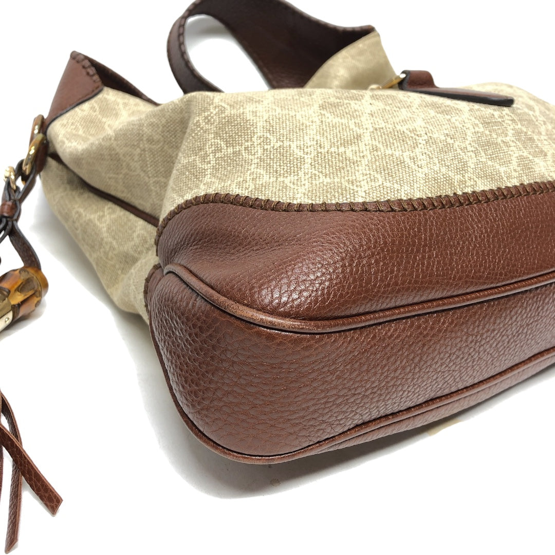 Handbag Luxury Designer By Gucci, Size: Medium