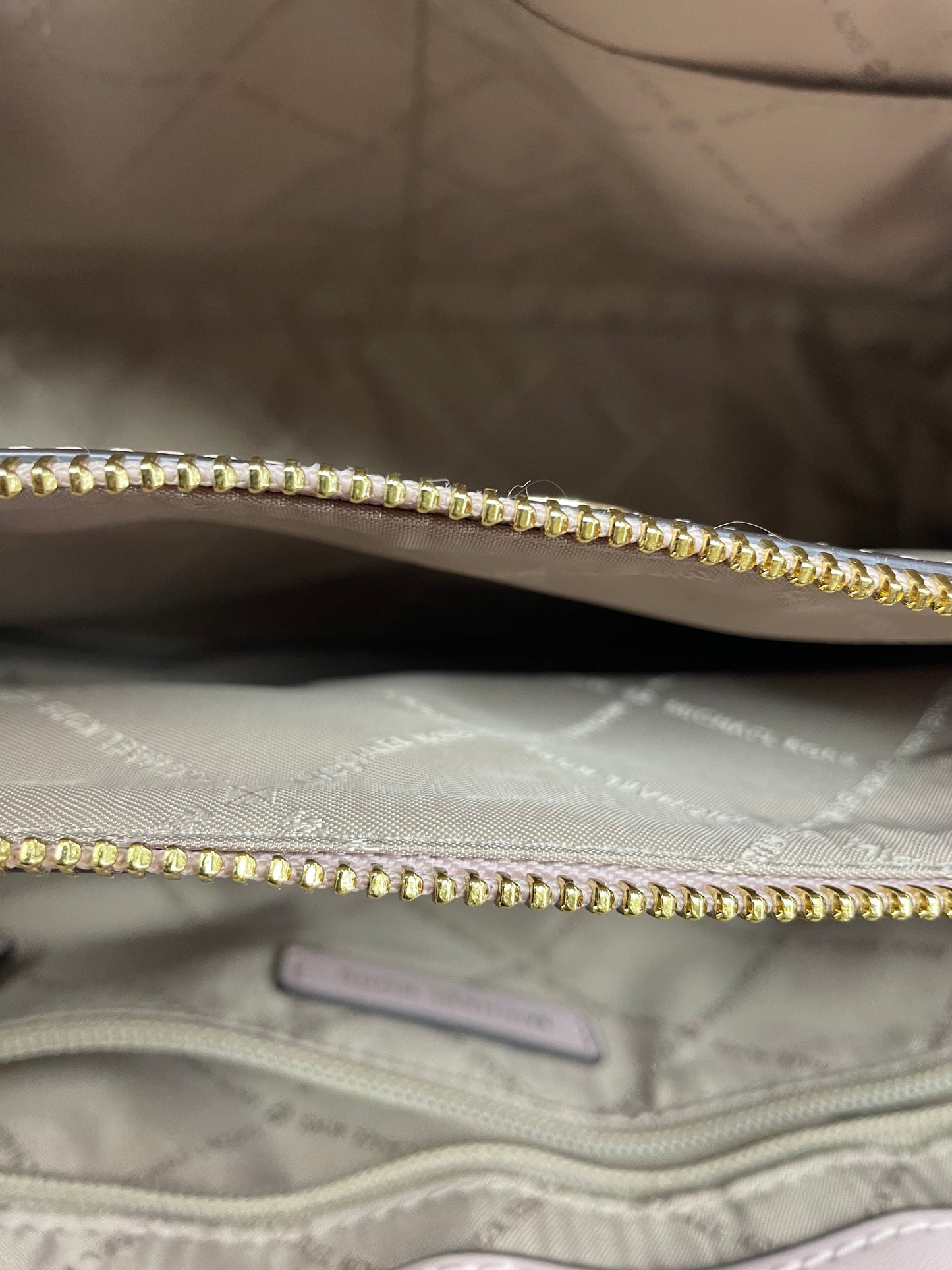 Handbag Designer By Michael Kors In Pink, Size:Medium