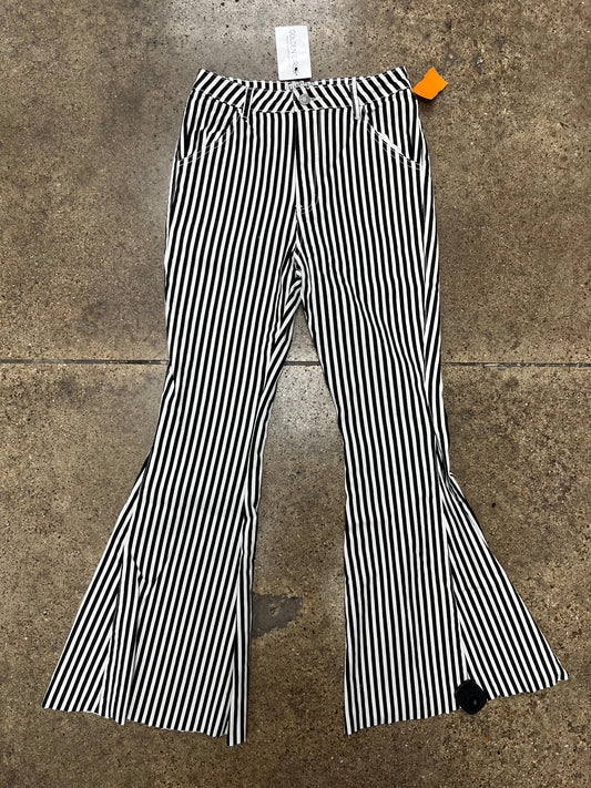 Jeans Flared By Clothes Mentor In Black & White, Size:M