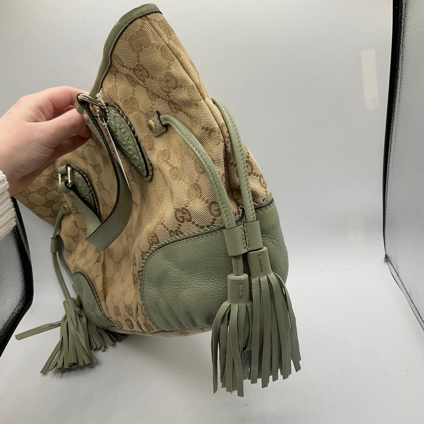 Handbag Luxury Designer By Gucci, Size: Medium