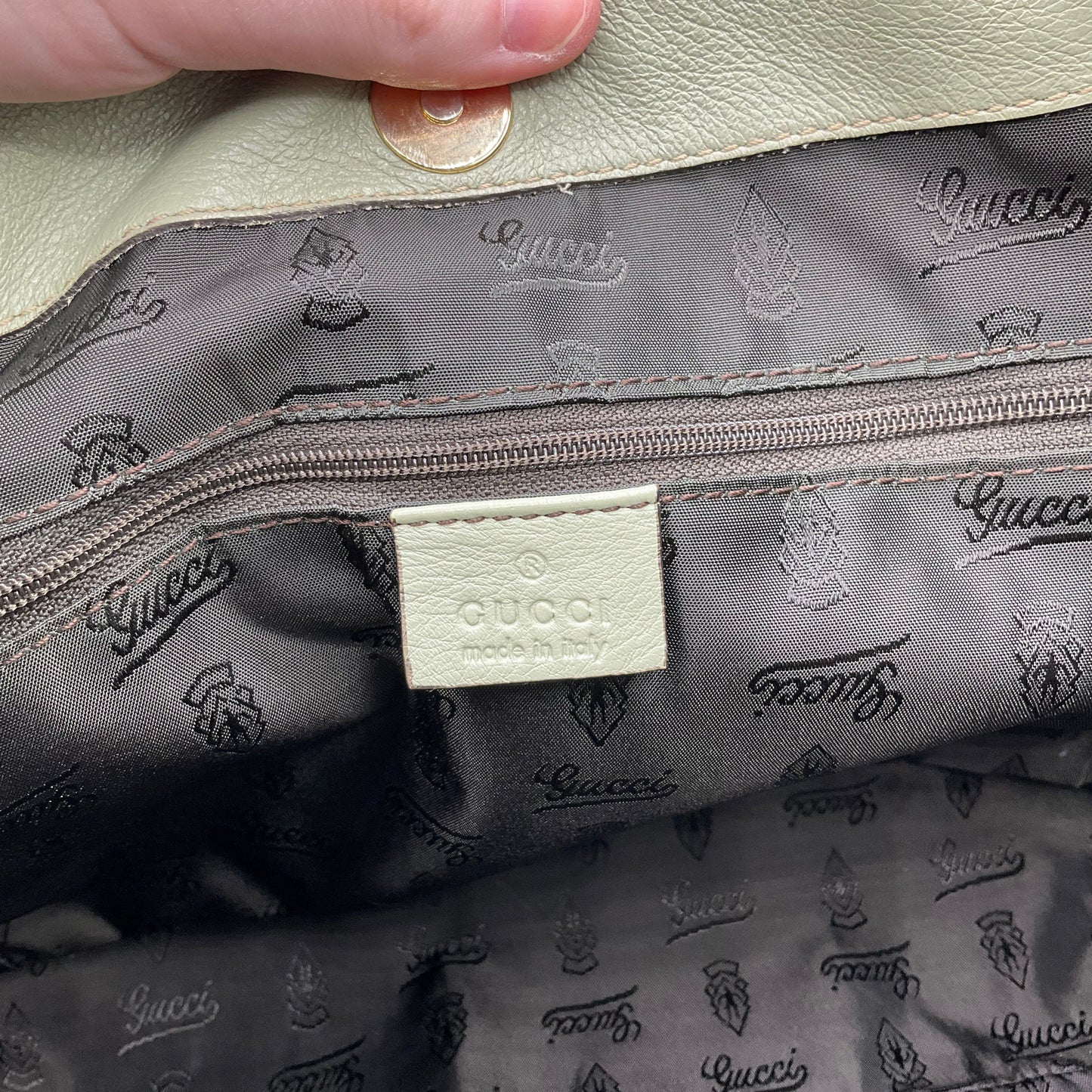 Handbag Luxury Designer By Gucci, Size: Medium