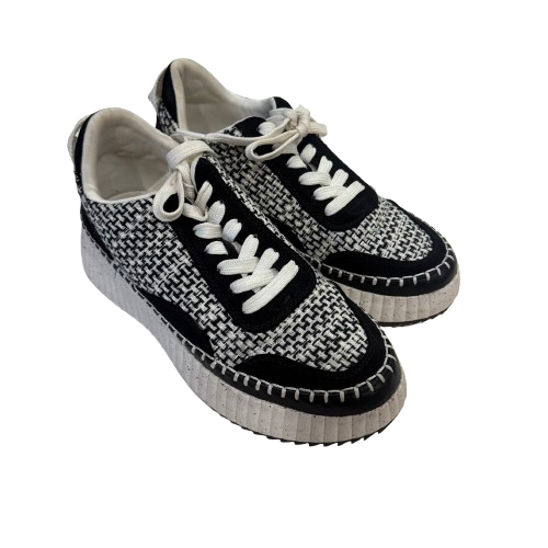 Shoes Sneakers By Universal Thread In Black & White, Size:8