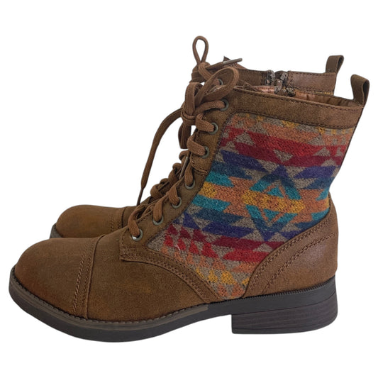 Boots Hiking By Mossimo In Brown, Size:9.5