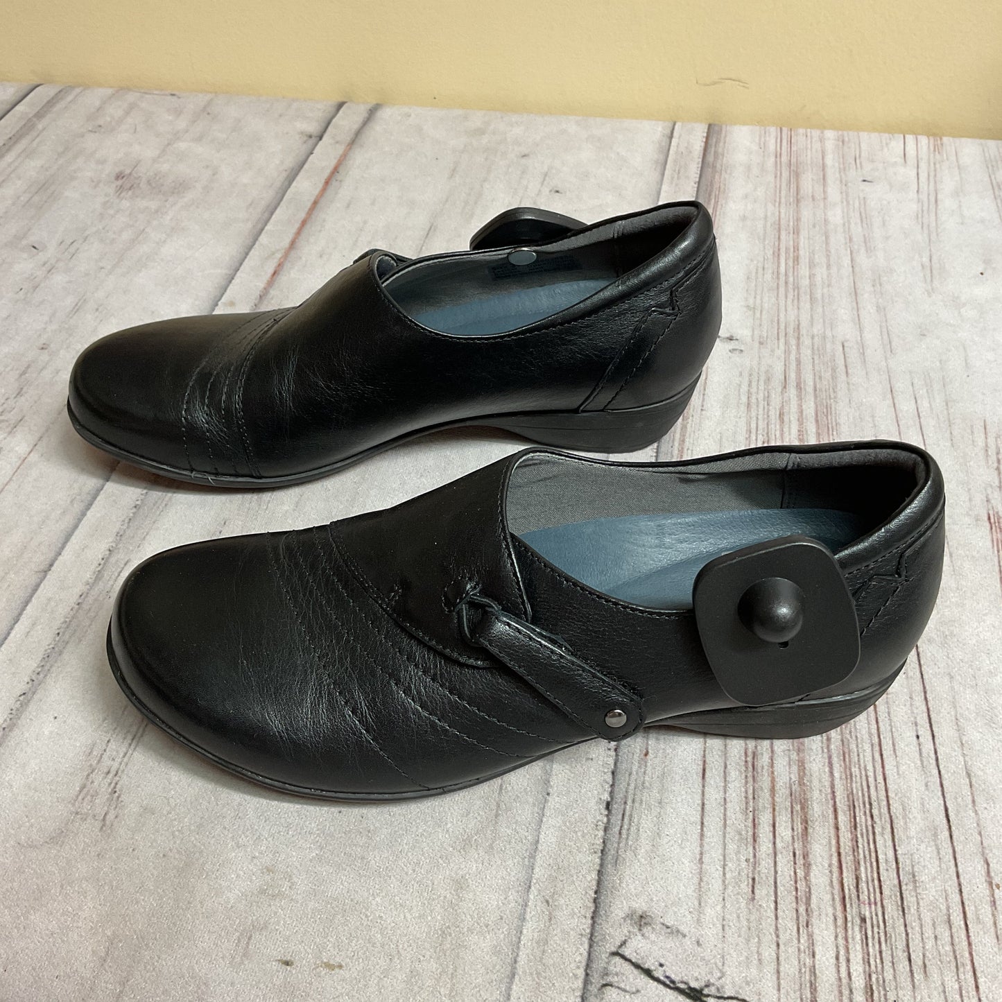 Shoes Flats By Dansko In Black, Size:6.5